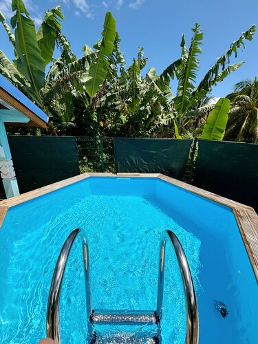 Comfortable bungalow with pool and jacuzzi 