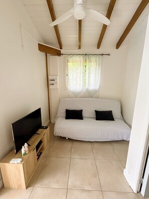 1 chambre, fer et planche à repasser, Wi-Fi gratuit, draps fournis