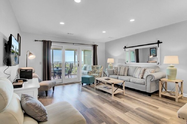 Téléviseur, table de ping-pong, imprimante