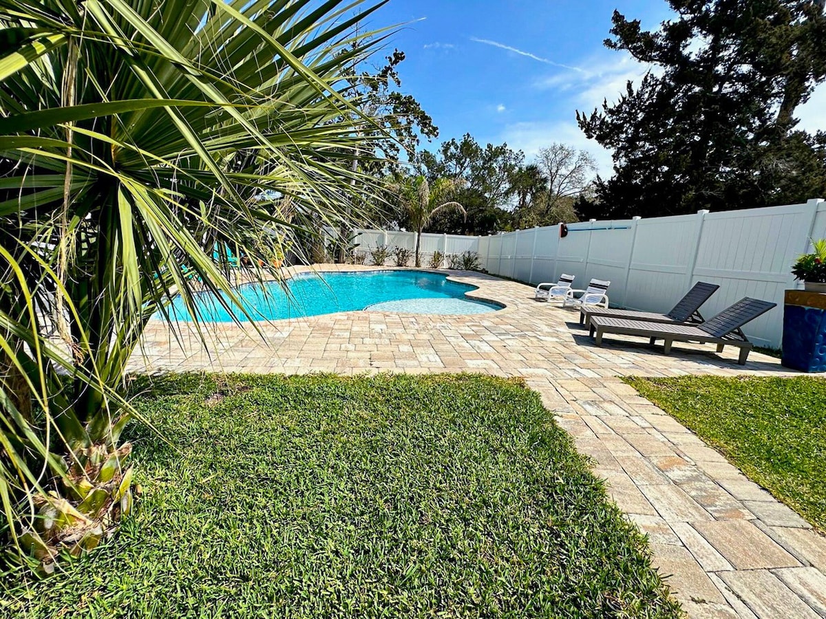 Photo 22 of Pool & Hot Tub Home