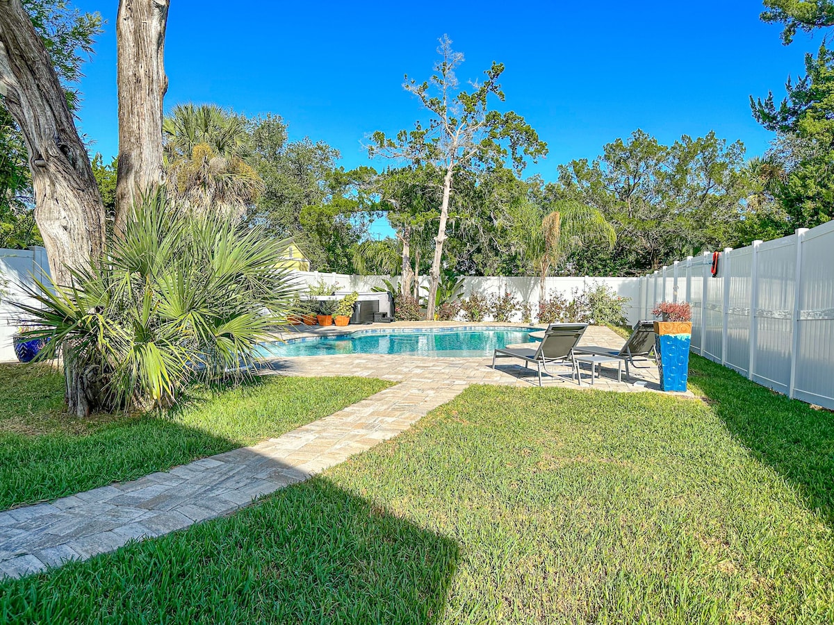 Photo 24 of Pool & Hot Tub Home