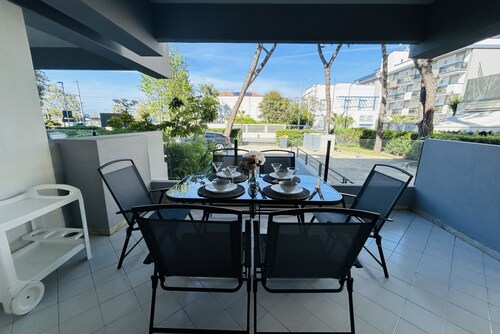 Apartment located on the first floor of an elegant building. A few steps from the beach and the main services. Internally it consists of: entrance on large living room with sofa bed, separate kitchen, double bedroom and twin bedroom. There is a full bath