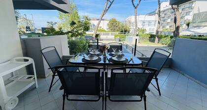 Apartment located on the first floor of an elegant building. A few steps from the beach and the main services. Internally it consists of: entrance on large living room with sofa bed, separate kitchen, double bedroom and twin bedroom. There is a full bath