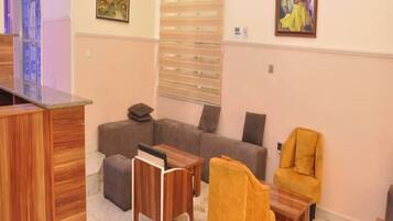 Coin salon dans le hall