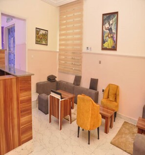 Coin salon dans le hall