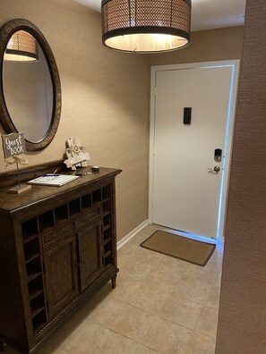 Interior - Great location with walking distance to beach, great pool and tennis on site  (Hilton Head Island)