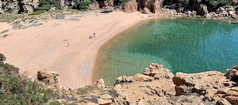 Villa with exclusive privacy on the edge of the sea in the heart of Gallura