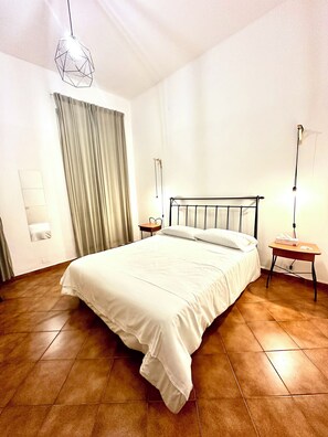 4 bedrooms, iron/ironing board, free WiFi