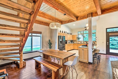 Mountain-Modern Unit: Golf, Hike, Ski & More!