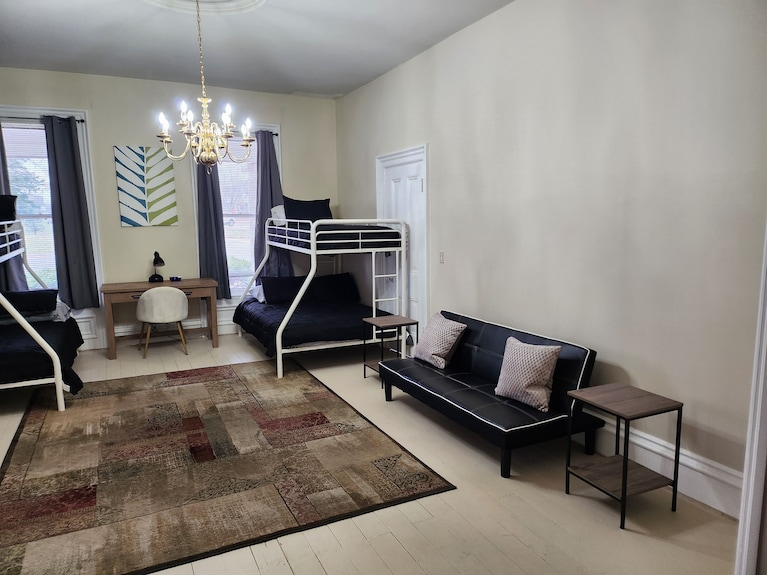 Lower 2 Bedroom Parkview - Brookfield, MO
