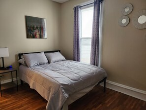2 habitaciones, escritorio, tabla de planchar con plancha y wifi gratis