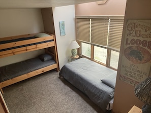 2 bedrooms, desk, free WiFi, bed sheets
