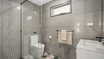 Shower, towels
