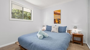 4 bedrooms, Internet, bed sheets - Bliss on the Basin - Water views (Sanctuary Point)