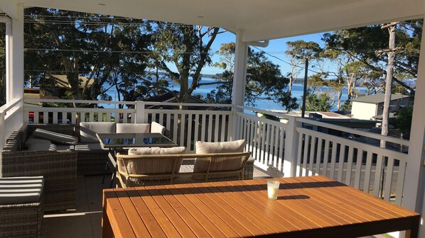 Outdoor dining - Bliss on the Basin - Water views (Sanctuary Point)