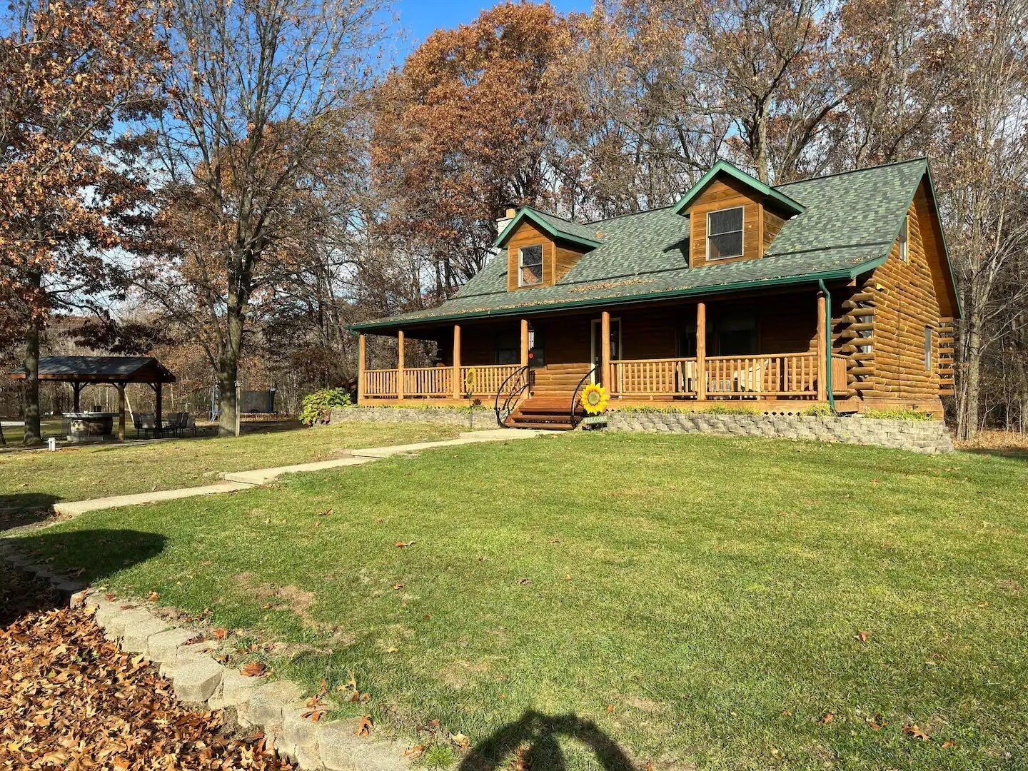 Beautiful cabin situated on 20 acres of land