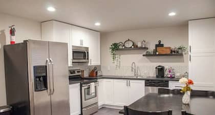 Cozy 3 bedroom by the mountains