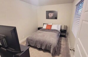 3 habitaciones, escritorio, tabla de planchar con plancha y wifi gratis 