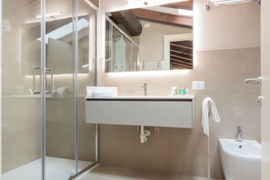 Deluxe Double or Twin Room | Bathroom - Ciasa de Gahja (Budoia)
