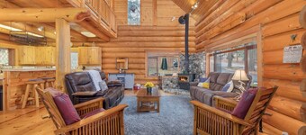 Log Cabin, Hot Tub, Pool Table