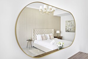 2 bedrooms, individually furnished, iron/ironing board, free WiFi - WelHome - Luxury Apartment Facing Burj Khalifa With Terrace (Dubai)