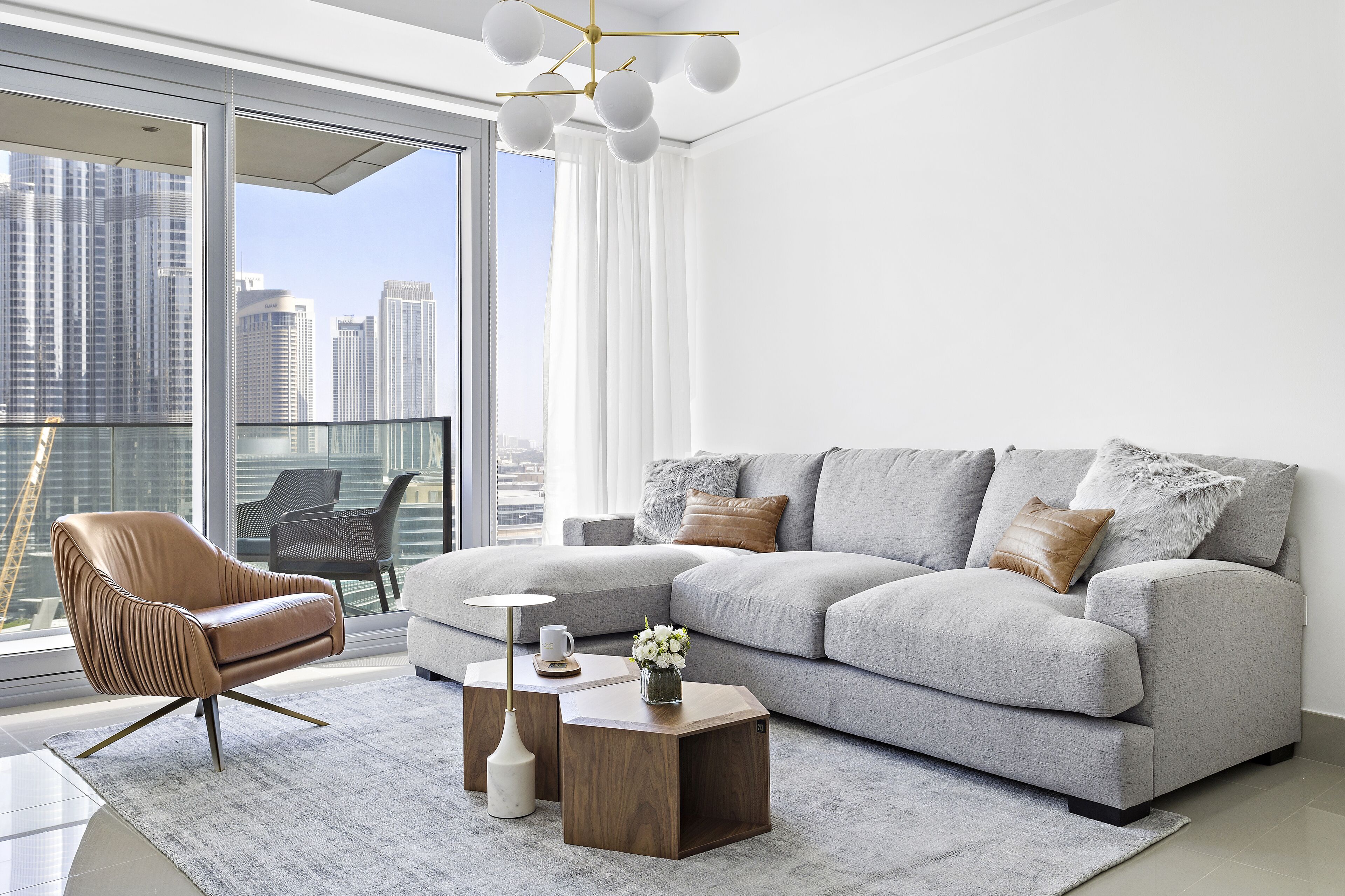 Apartamento Confort | Zona de estar | Smart TV de 45 pulgadas con canales por cable, una televisión