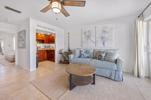Smart TV - waterfront bungalow north end LBK-2 minute walk to beach (weekly availability) (Longboat Key)