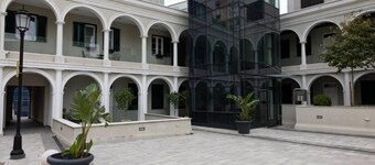 Charming Colonial Flat in historic building