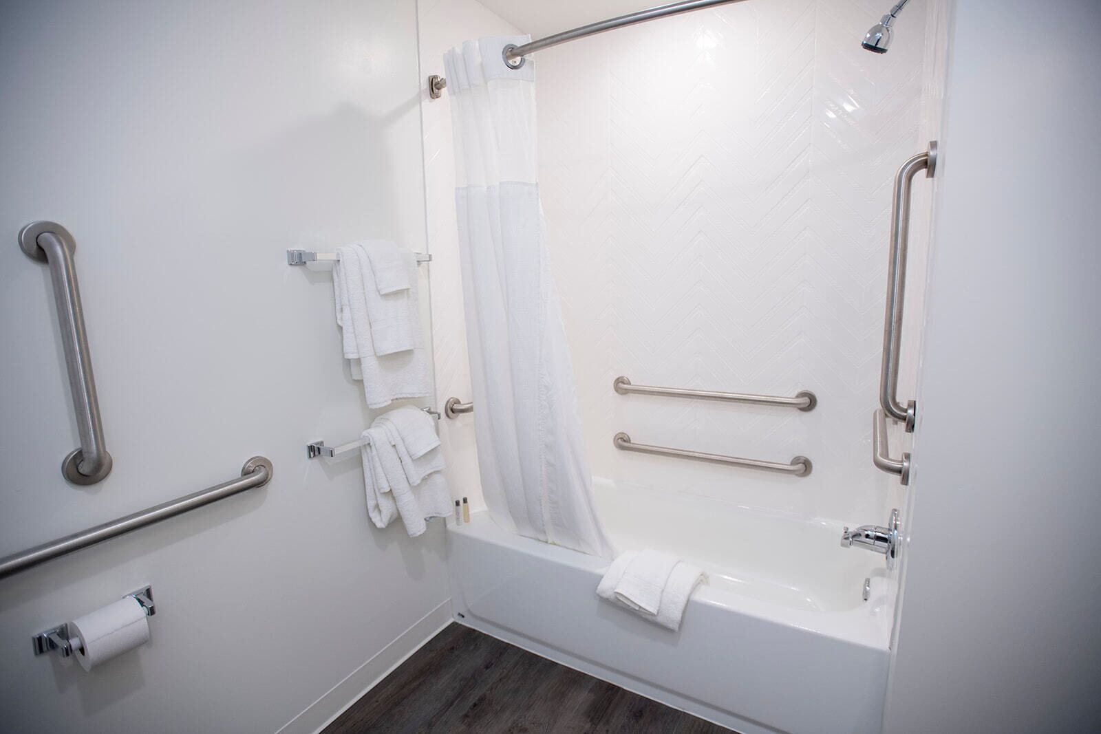 Articles de toilette gratuits, sèche-cheveux, serviettes fournies, savon