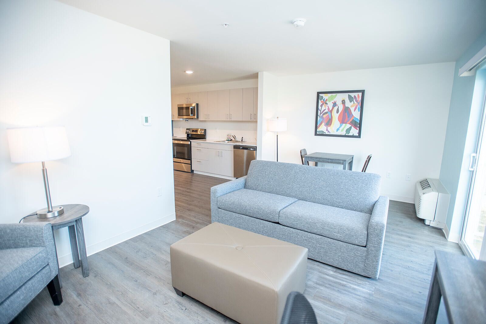 Suite classique | Aire de séjour | Téléviseur à écran plat de 55 po avec télévision par câble, téléviseur