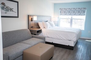 Basic Studio Suite, 1 King Bed | Individually decorated, individually furnished, iron/ironing board - THE NEST (Greenfield)