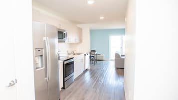 Classic Suite | Private kitchen | Full-sized fridge, microwave, stovetop, dishwasher