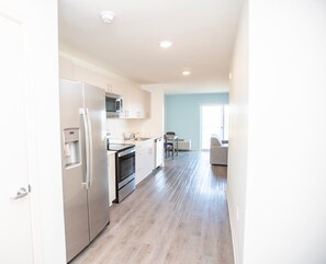 Classic Suite | Private kitchen | Full-sized fridge, microwave, stovetop, dishwasher - THE NEST (Greenfield)