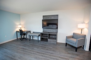 Basic Studio, 1 King Bed, Accessible | 1 bedroom, individually decorated, individually furnished