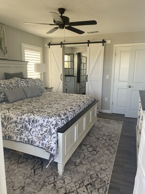 2 bedrooms, iron/ironing board, free WiFi, bed sheets