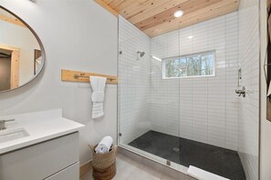 Douche, serviettes fournies