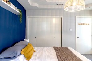 4 bedrooms, desk, iron/ironing board, free WiFi