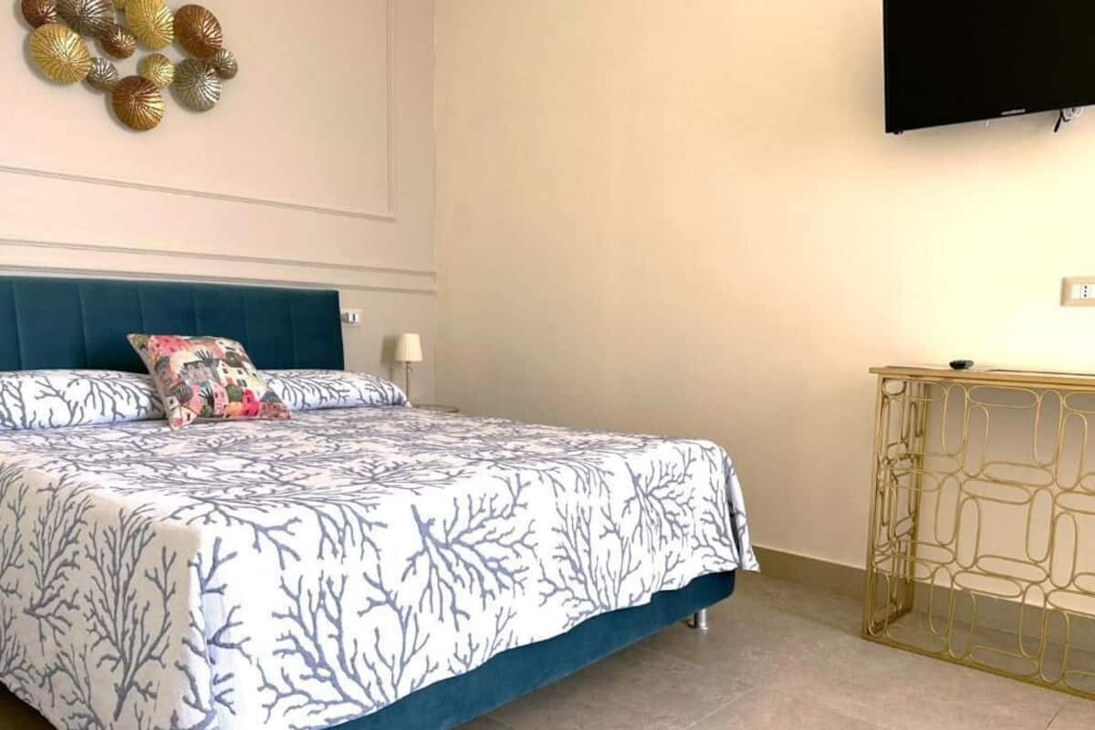 1 bedroom, minibar, in-room safe, desk