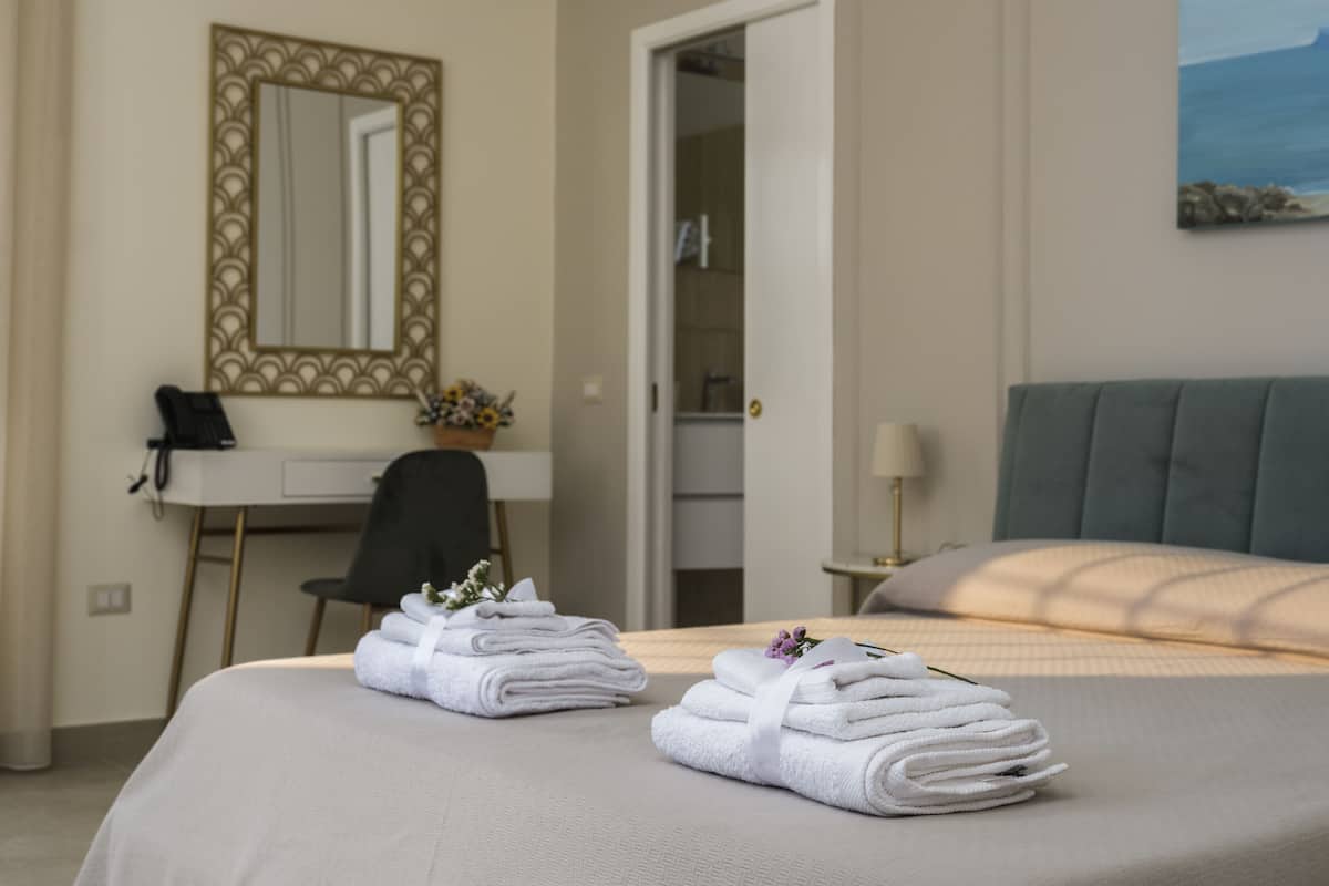 1 bedroom, minibar, in-room safe, desk