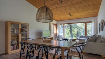 Apartment, 3 Bedrooms (Lenga 2B) | Dining room