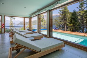 Outdoor pool - Suites del Lago (San Carlos de Bariloche)