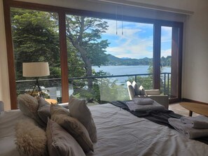 Down comforters, in-room safe, individually decorated, free WiFi - Suites del Lago (San Carlos de Bariloche)