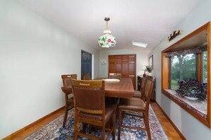 Dining - Seasonal Heated pool in the Bluegrass (Union)