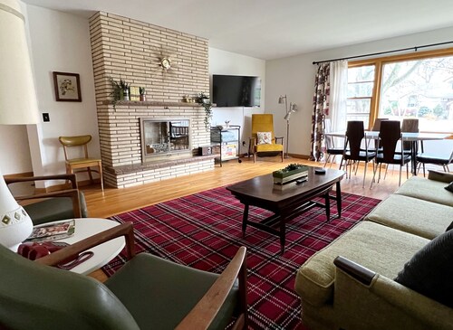 Near DT Madison - Half Block from Lake Monona & 1 Block from Lake Loop Bike Path