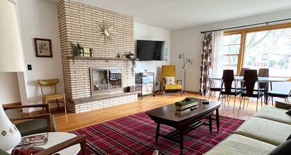 Near DT Madison - Half Block from Lake Monona & 1 Block from Lake Loop Bike Path