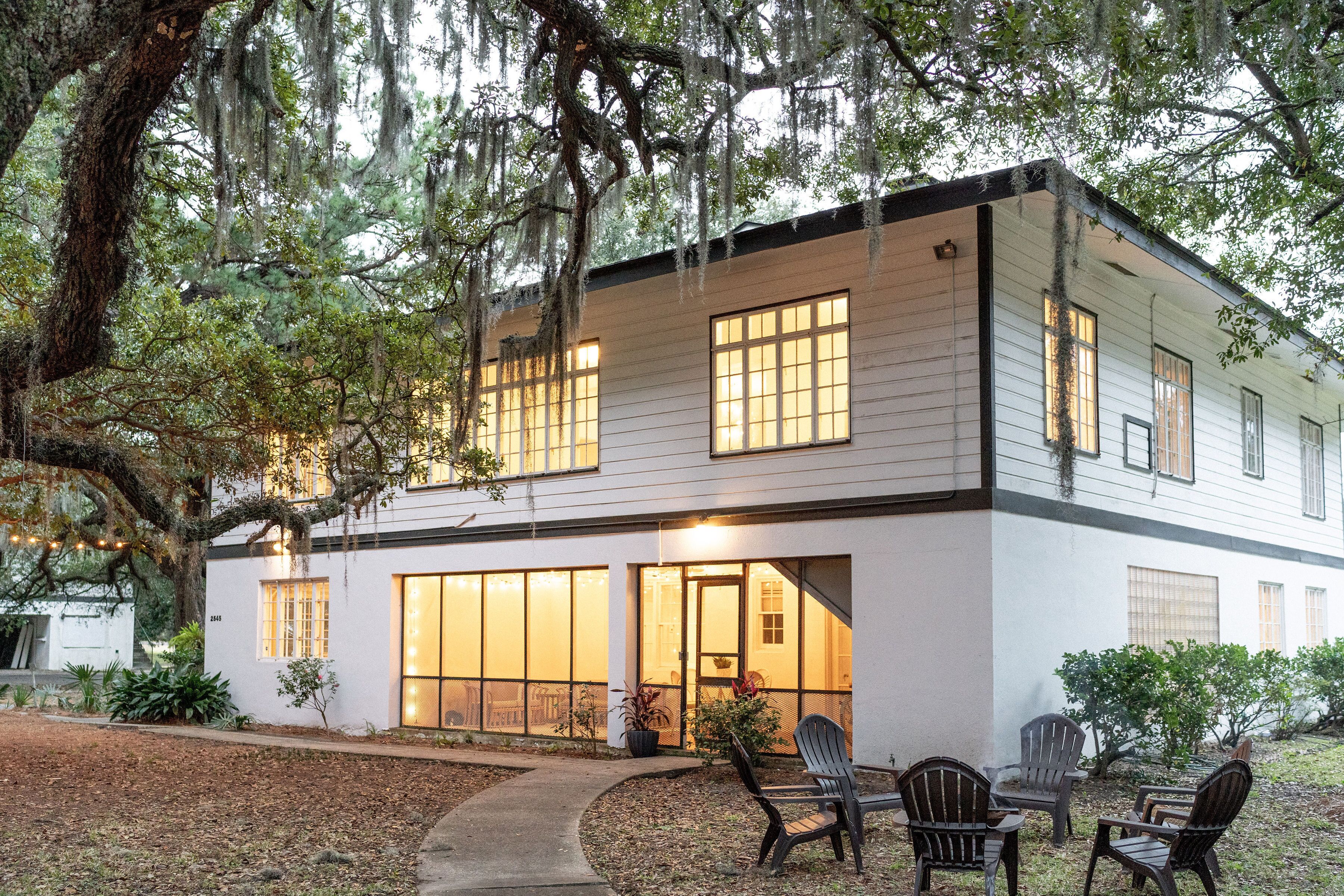 Spacious home 15 mins from Downtown Charleston