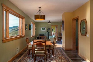 Dining - Triumph Ranch Farm House (Hailey)