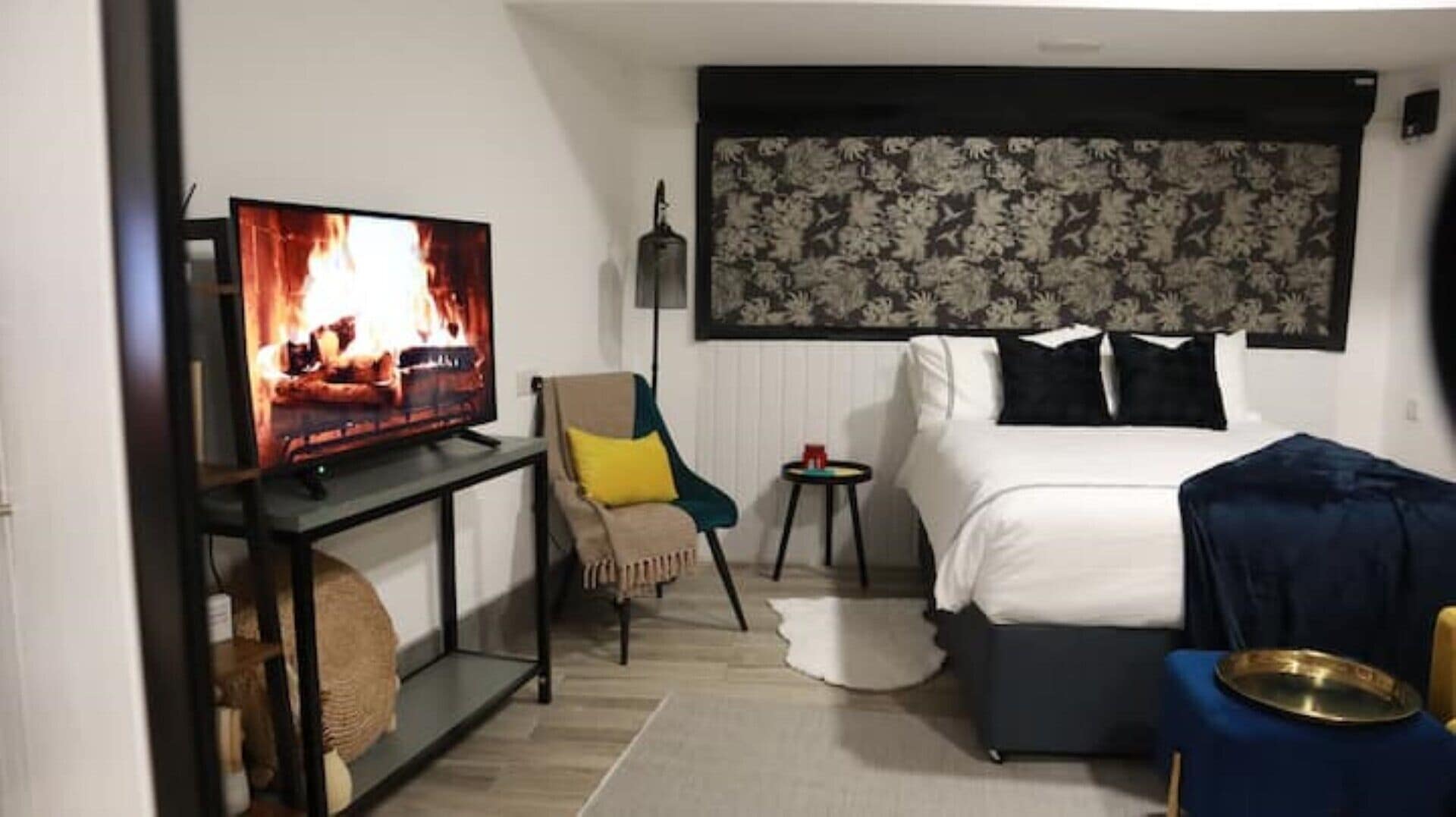 1 habitación, tabla de planchar con plancha, wifi gratis y ropa de cama 