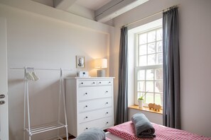 2 bedrooms, travel crib, free WiFi, bed sheets