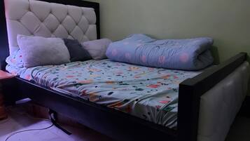 1 bedroom, iron/ironing board, free WiFi